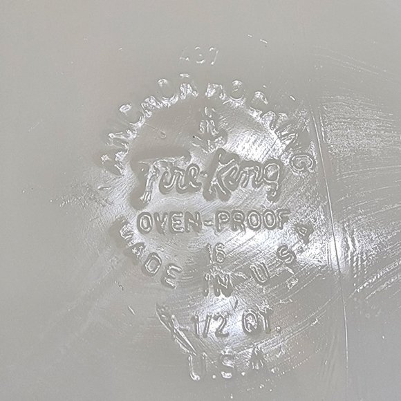 Fire King "Meadow Green" 1- 1/2qt. Round Casserole with Glass Lid Anchor Hocking - Picture 10 of 16